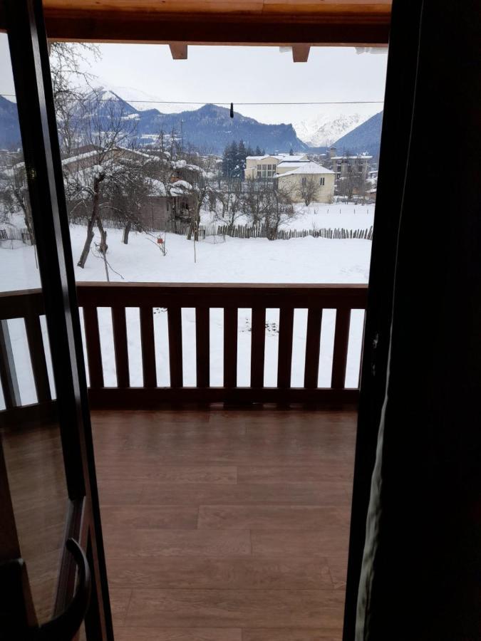 Jeiran Japaridze'S Guesthouse Mestia Esterno foto
