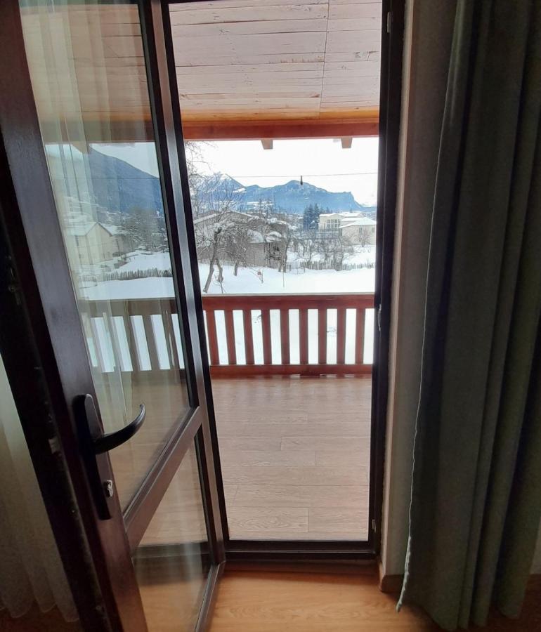 Jeiran Japaridze'S Guesthouse Mestia Esterno foto
