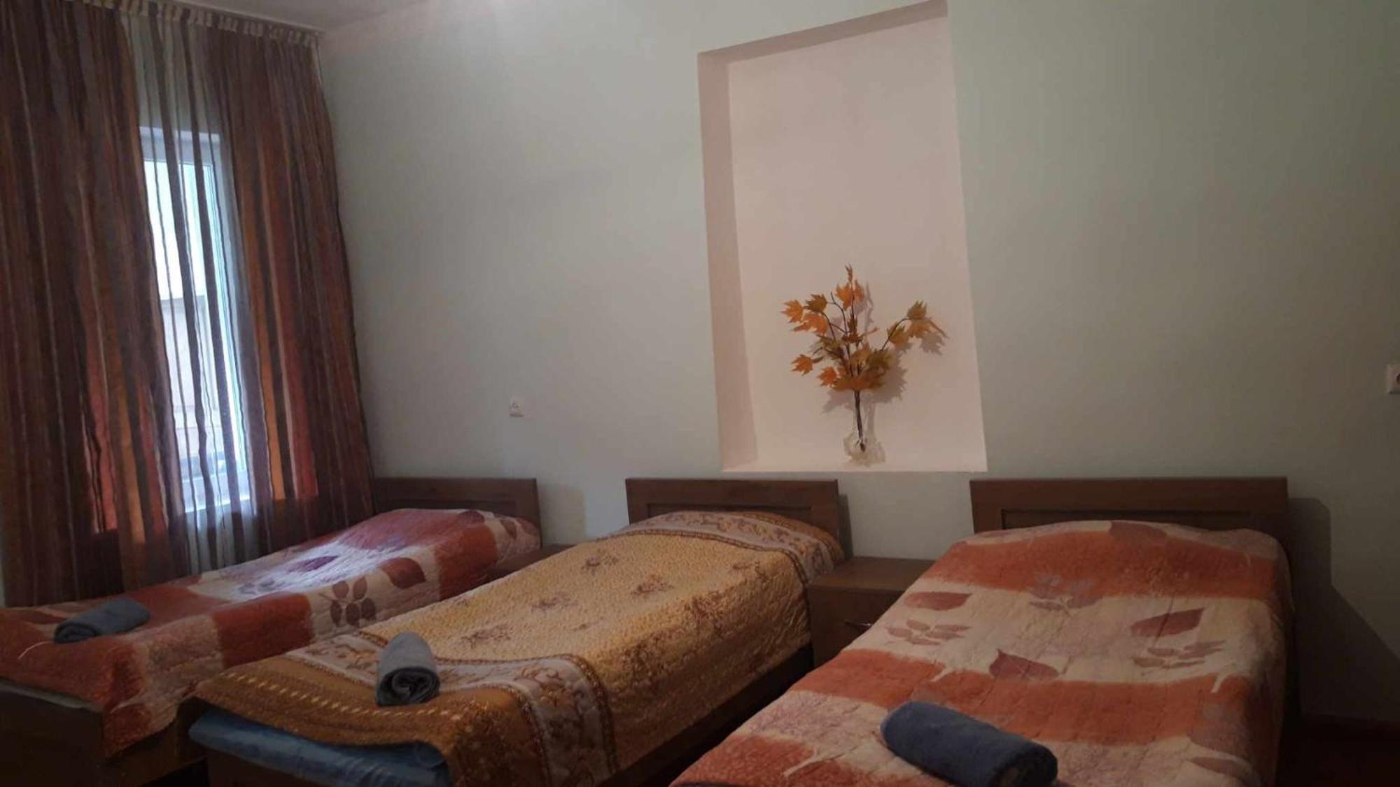 Jeiran Japaridze'S Guesthouse Mestia Esterno foto