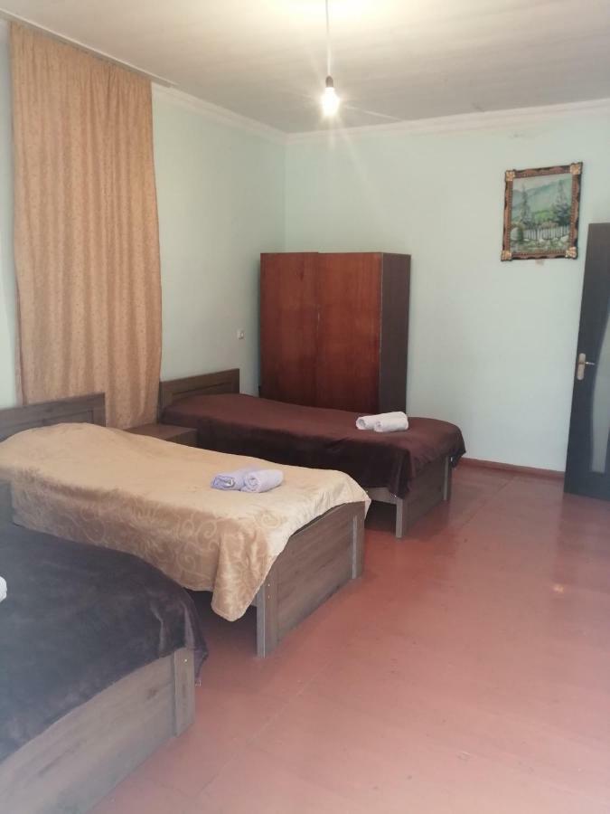 Jeiran Japaridze'S Guesthouse Mestia Esterno foto