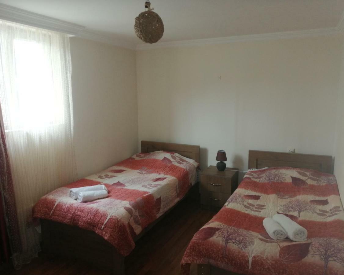 Jeiran Japaridze'S Guesthouse Mestia Esterno foto
