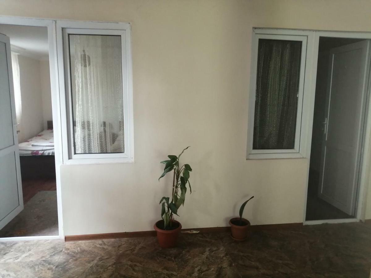 Jeiran Japaridze'S Guesthouse Mestia Esterno foto